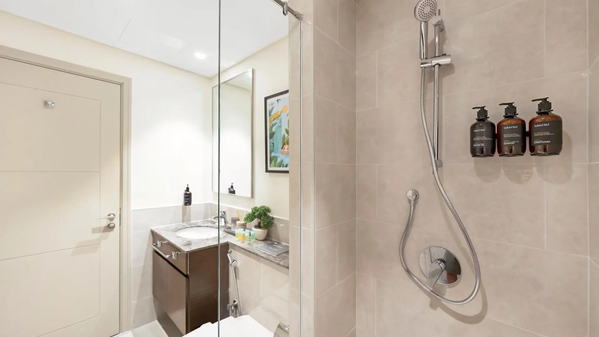 Brand New Downtown Unit! Bvlgari World Island View Apartment Dubai United Arab Emirates