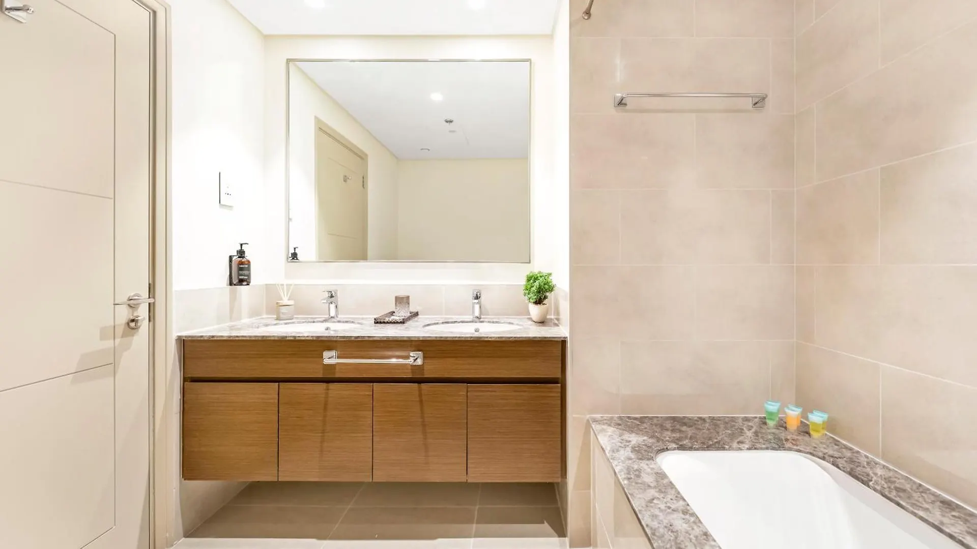 Brand New Downtown Unit! Bvlgari World Island View Apartment Dubai